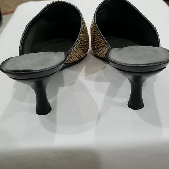 Stuart Weitzman Gold Metal Mesh Kitten Heel 8 - Picture 3 of 3